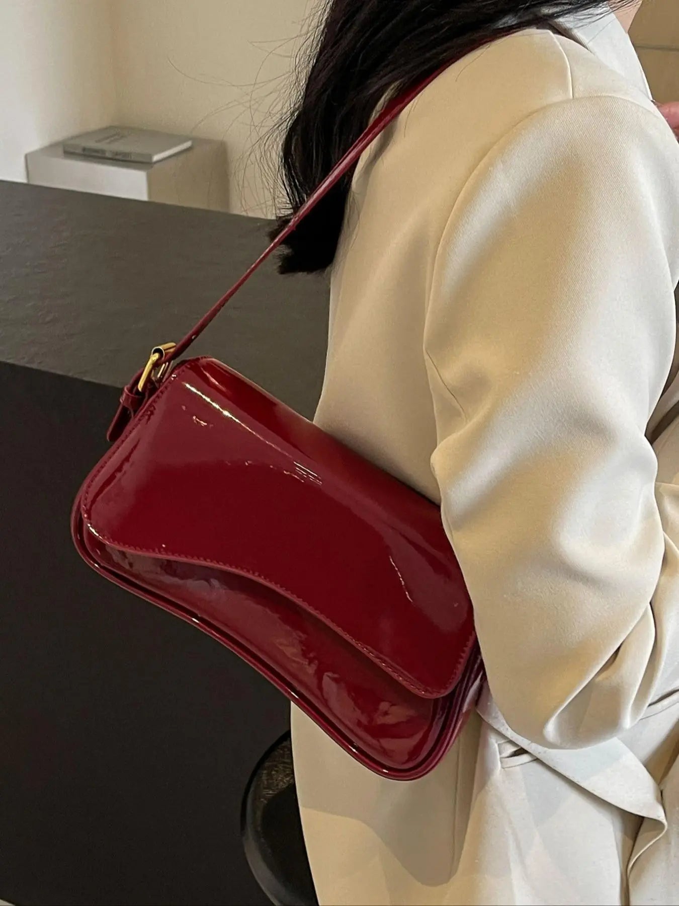 26 Spring/Summer Women'S Saddle Bag, Daily Shoulder Bag and Crossbody Bag, Elegant Magnetic Sealed Saddle Bag, Suitable for Daily Use, Party Attendance